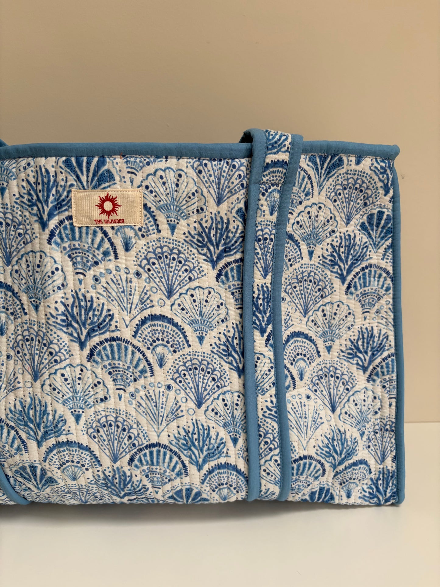 Blue Shell Large Tote Bag (Zip Fastening)